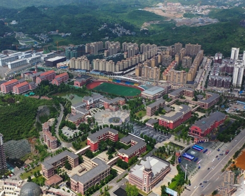 公司多批設備服役（yì）於貴州清鎮職教城